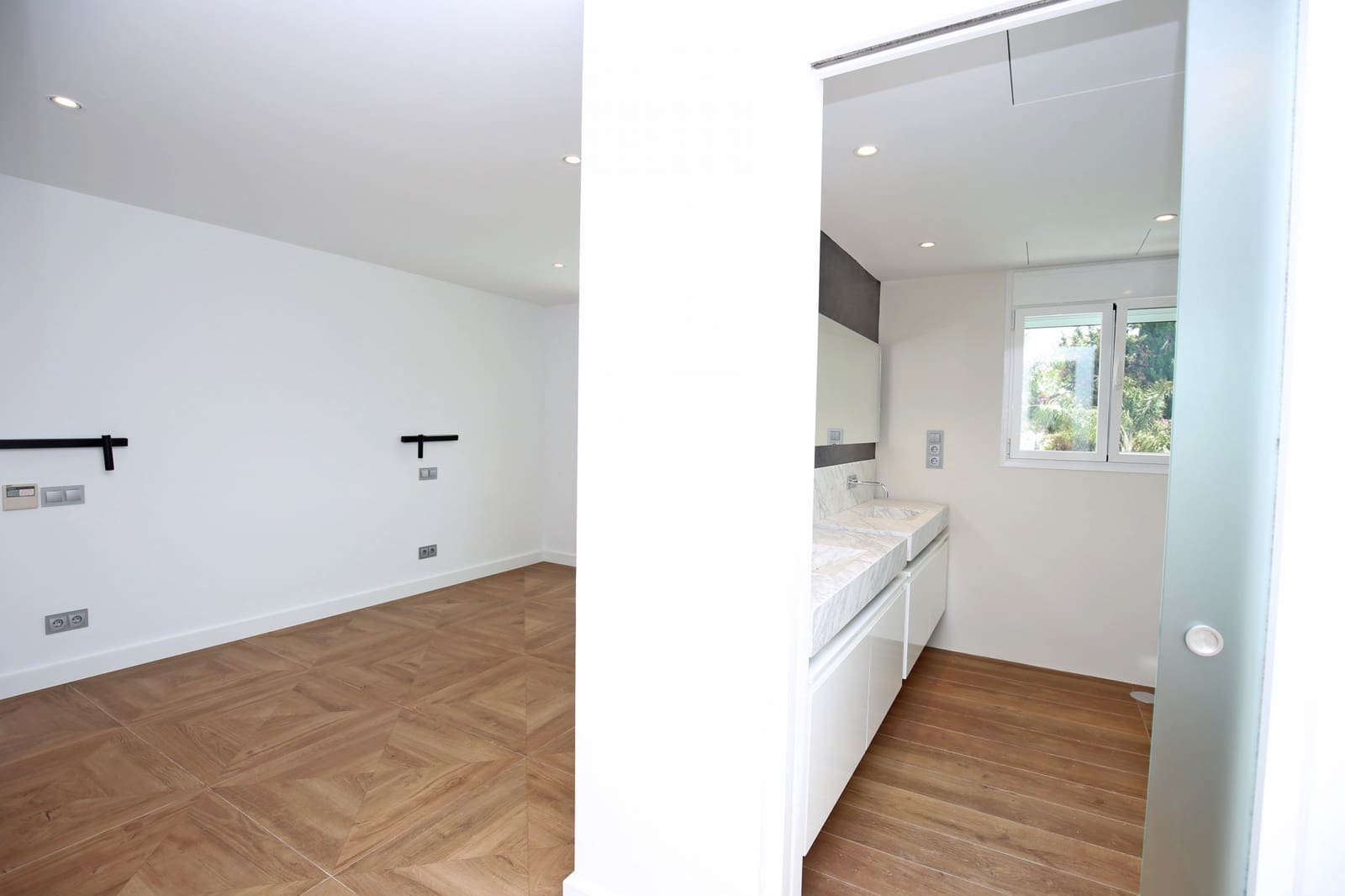 5 slaapkamer Huis te koop in Nueva Andalucia met zwembad - € 1.850.000 (Ref: 9429522)