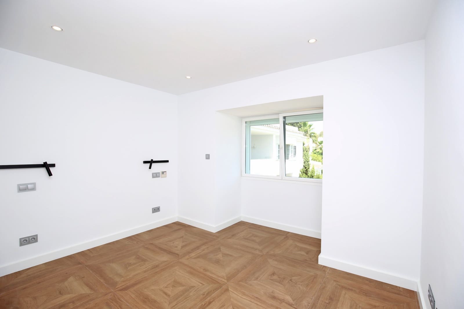 5 slaapkamer Huis te koop in Nueva Andalucia met zwembad - € 1.850.000 (Ref: 9429522)