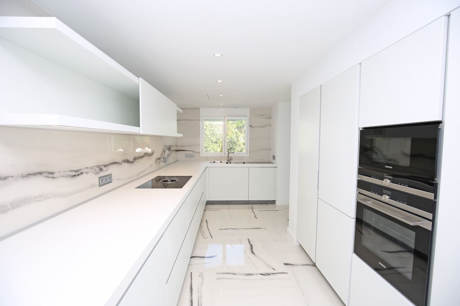 5 slaapkamer Huis te koop in Nueva Andalucia met zwembad - € 1.850.000 (Ref: 9429522)