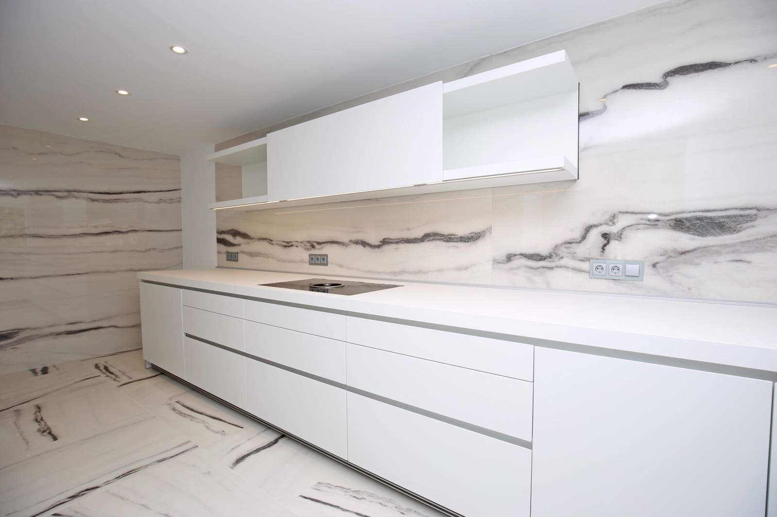 5 slaapkamer Huis te koop in Nueva Andalucia met zwembad - € 1.850.000 (Ref: 9429522)