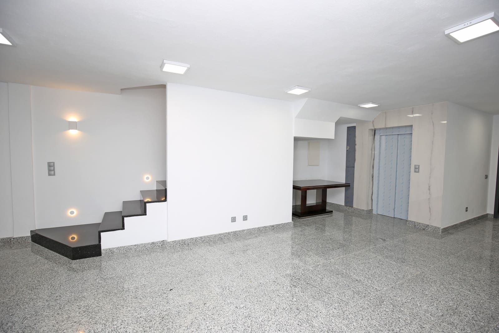 5 slaapkamer Huis te koop in Nueva Andalucia met zwembad - € 1.850.000 (Ref: 9429522)