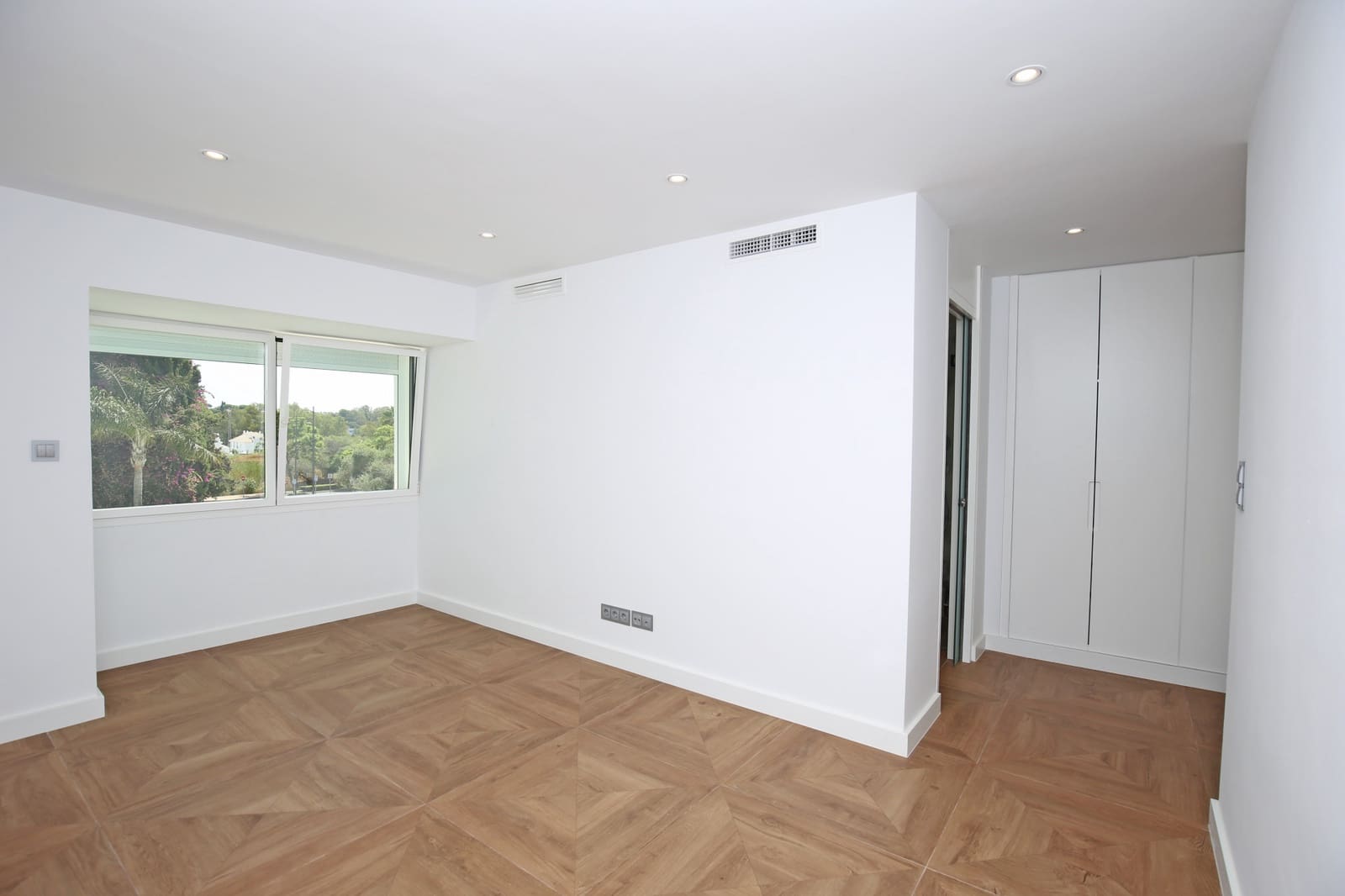 5 slaapkamer Huis te koop in Nueva Andalucia met zwembad - € 1.850.000 (Ref: 9429522)