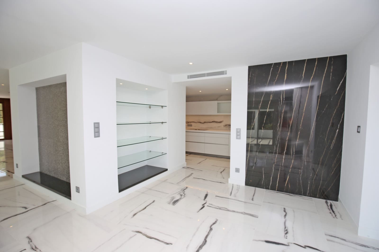 5 slaapkamer Huis te koop in Nueva Andalucia met zwembad - € 1.850.000 (Ref: 9429522)