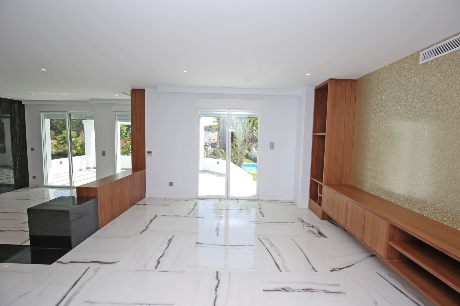 5 slaapkamer Huis te koop in Nueva Andalucia met zwembad - € 1.850.000 (Ref: 9429522)