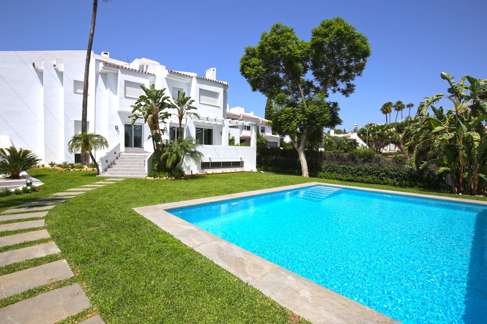 5 slaapkamer Huis te koop in Nueva Andalucia met zwembad - € 1.850.000 (Ref: 9429522)