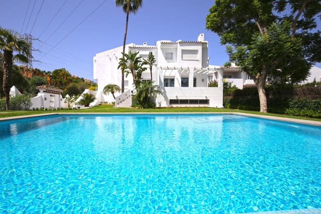5 soveværelse Byhus til salg i Nueva Andalucia, Marbella med swimmingpool - € 1.850.000 (Ref: 9429522)