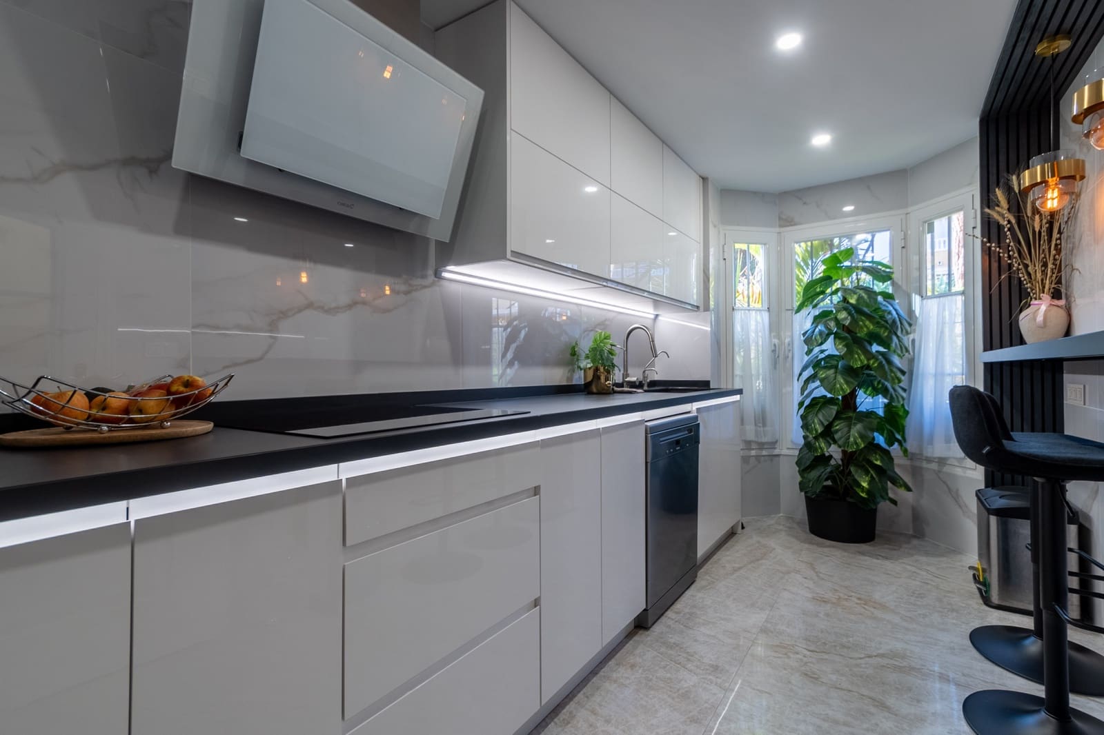 4 sypialnia Dom na sprzedaż w Sitio de Calahonda z basenem garażem - 660 000 € (Ref: 9439529)