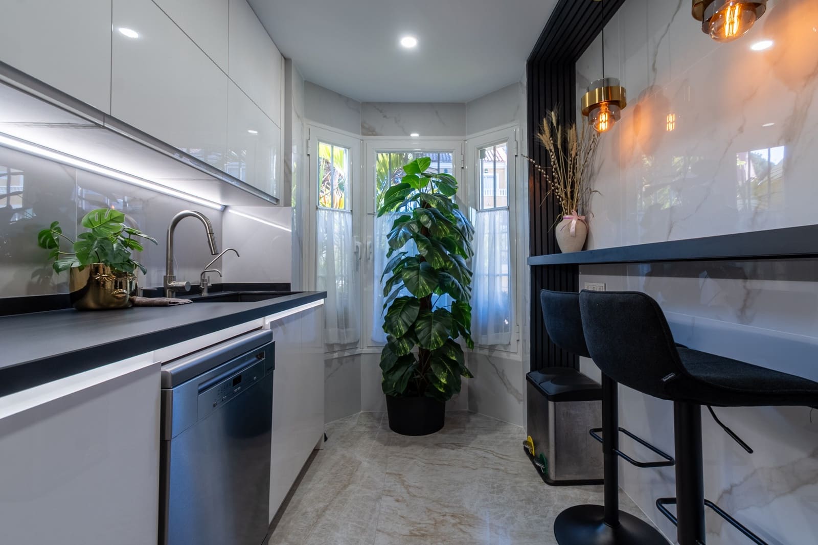 4 sypialnia Dom na sprzedaż w Sitio de Calahonda z basenem garażem - 660 000 € (Ref: 9439529)