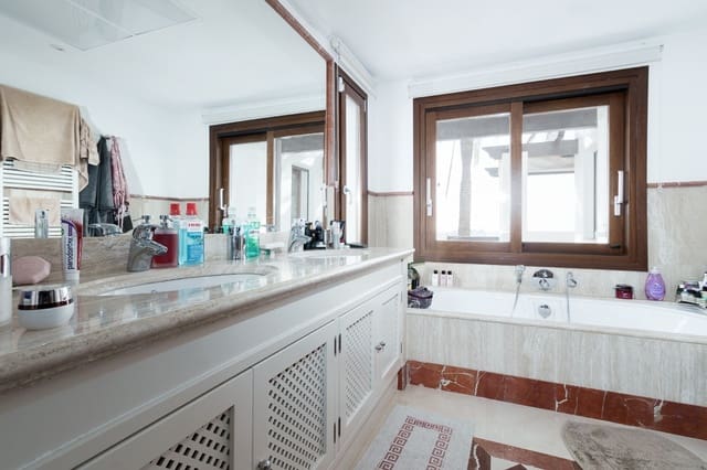 3 chambre Maison de Ville à vendre à Benahavís avec piscine garage - 825 000 € (Ref: 9439532)