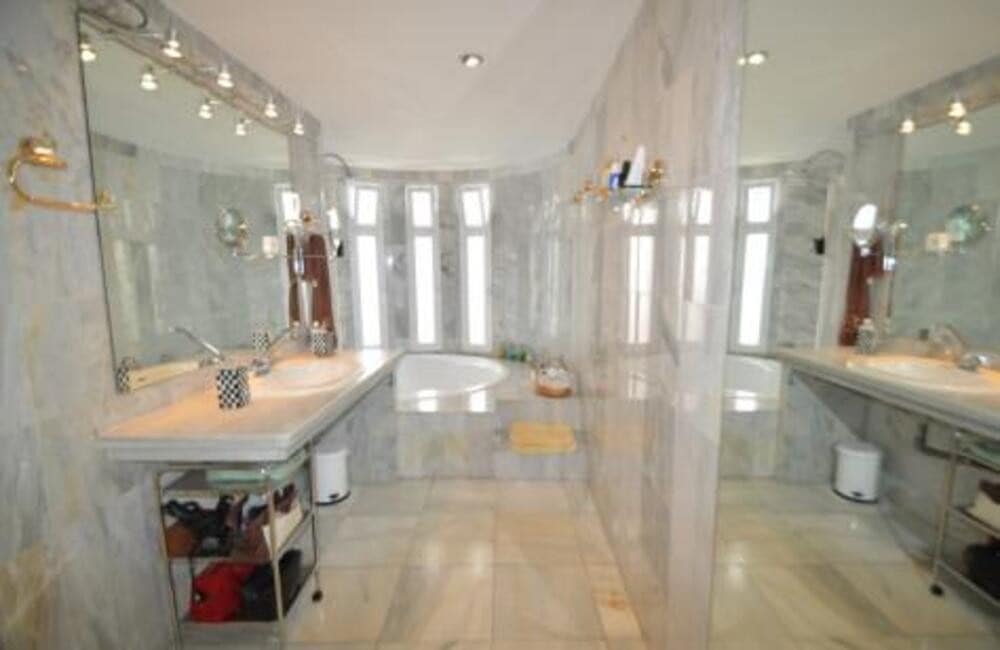 Apartamento de 5 habitaciones en Marbella en venta con piscina garaje - 740.000 € (Ref: 9439533)