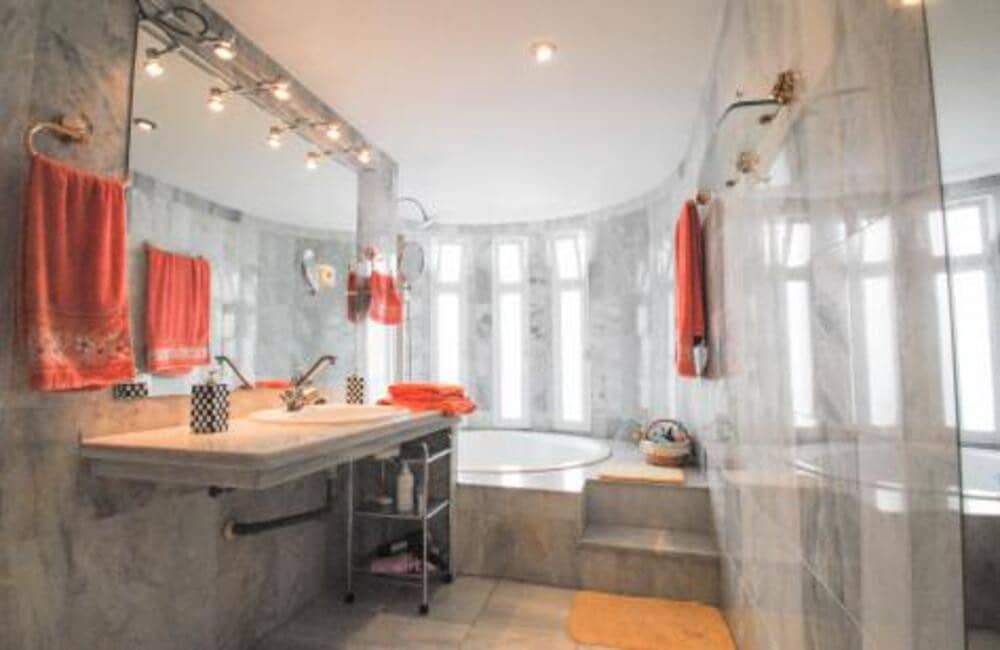 Apartamento de 5 habitaciones en Marbella en venta con piscina garaje - 740.000 € (Ref: 9439533)