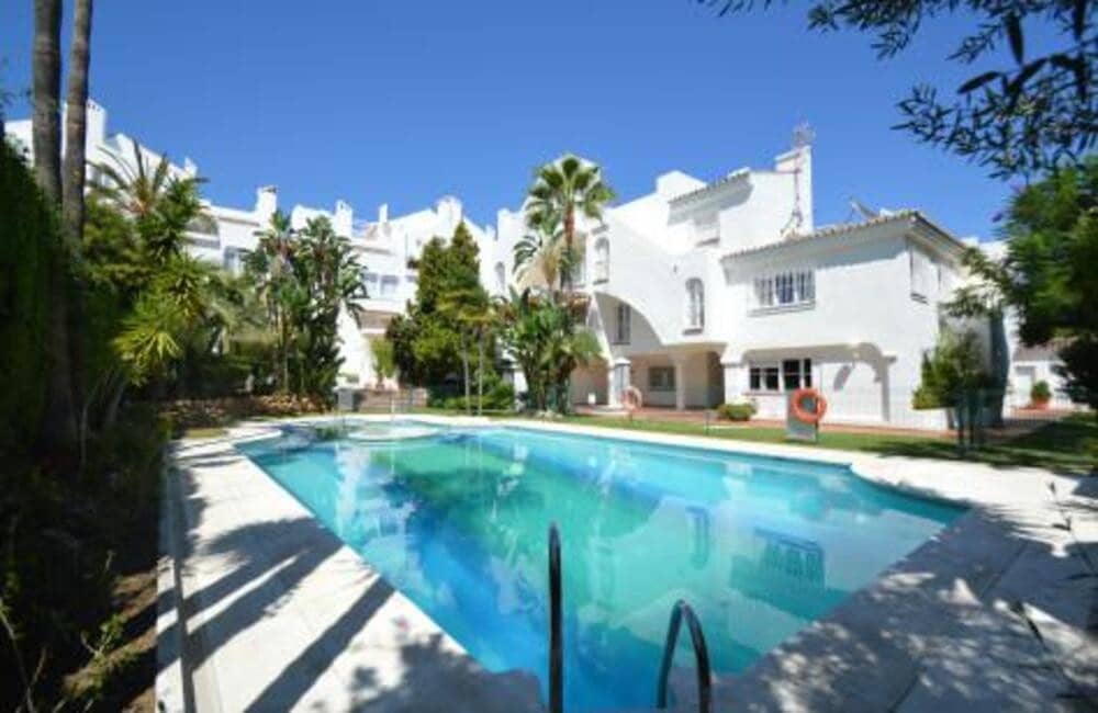 Apartamento de 5 habitaciones en Marbella en venta con piscina garaje - 740.000 € (Ref: 9439533)
