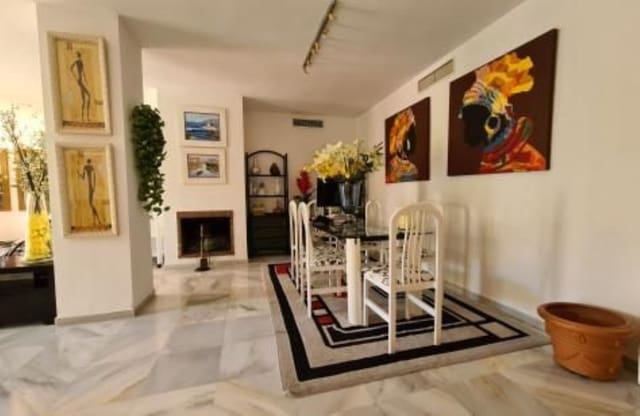 Apartamento de 5 habitaciones en Marbella en venta con piscina garaje - 740.000 € (Ref: 9439533)