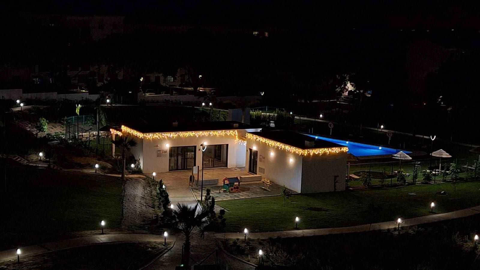 2 bedroom Apartment for sale in Estepona with pool garage - € 445,000 (Ref: 9439534)