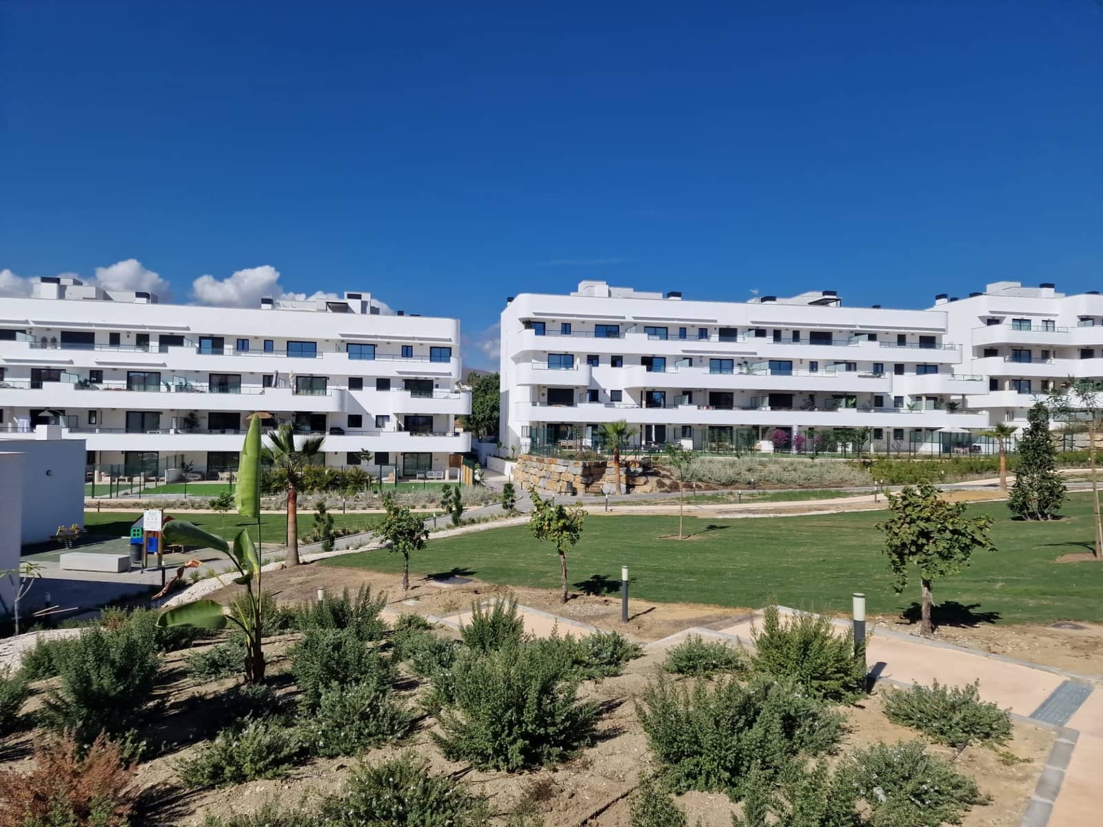 2 bedroom Apartment for sale in Estepona with pool garage - € 445,000 (Ref: 9439534)