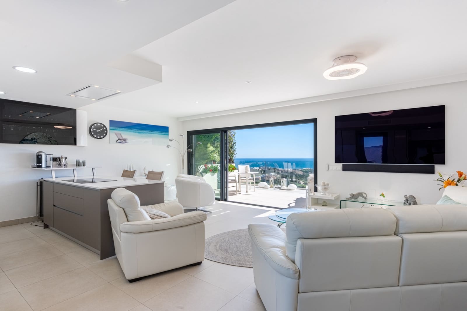 2 soverom Penthouse til salgs i La Cala de Mijas med svømmebasseng garasje - € 995 000 (Ref: 9445858)