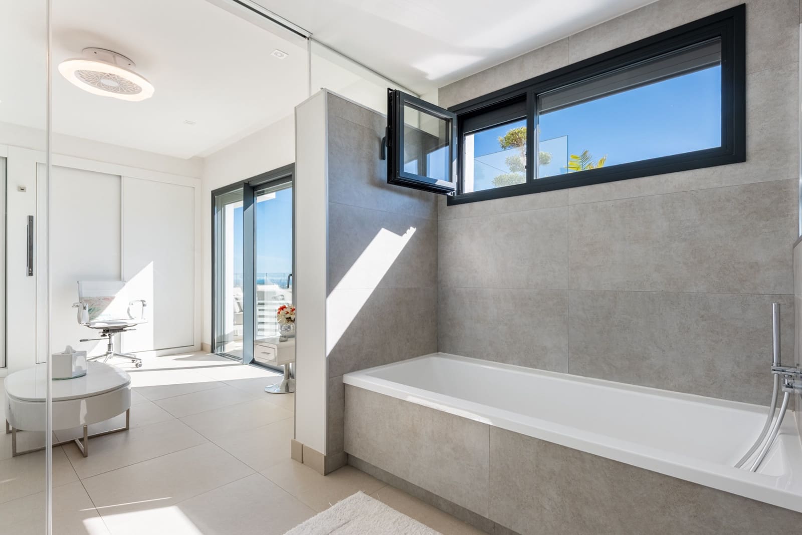 2 soverom Penthouse til salgs i La Cala de Mijas med svømmebasseng garasje - € 995 000 (Ref: 9445858)