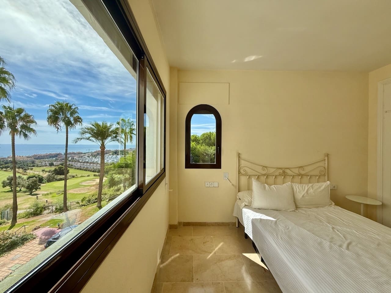 3 sypialnia Apartament na sprzedaż w La Duquesa / Puerto de la Duquesa z basenem garażem - 325 000 € (Ref: 9468148)