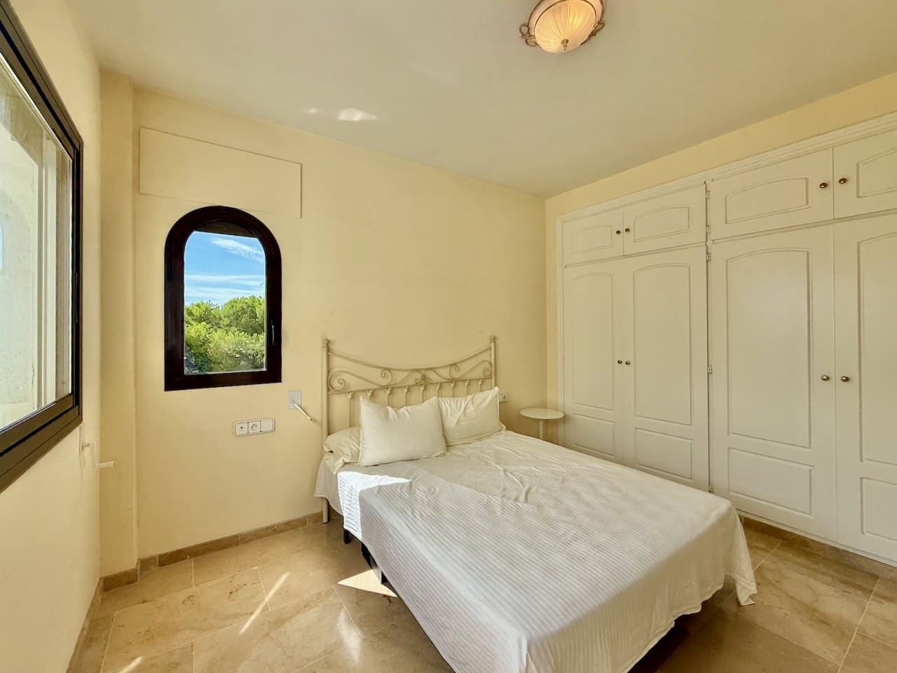 3 sypialnia Apartament na sprzedaż w La Duquesa / Puerto de la Duquesa z basenem garażem - 325 000 € (Ref: 9468148)