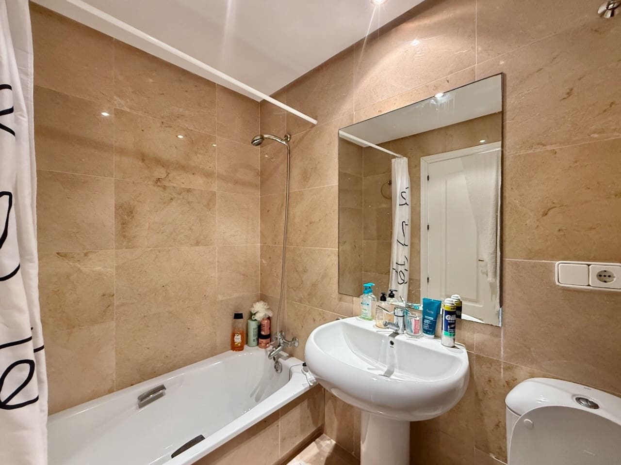 3 sypialnia Apartament na sprzedaż w La Duquesa / Puerto de la Duquesa z basenem garażem - 325 000 € (Ref: 9468148)