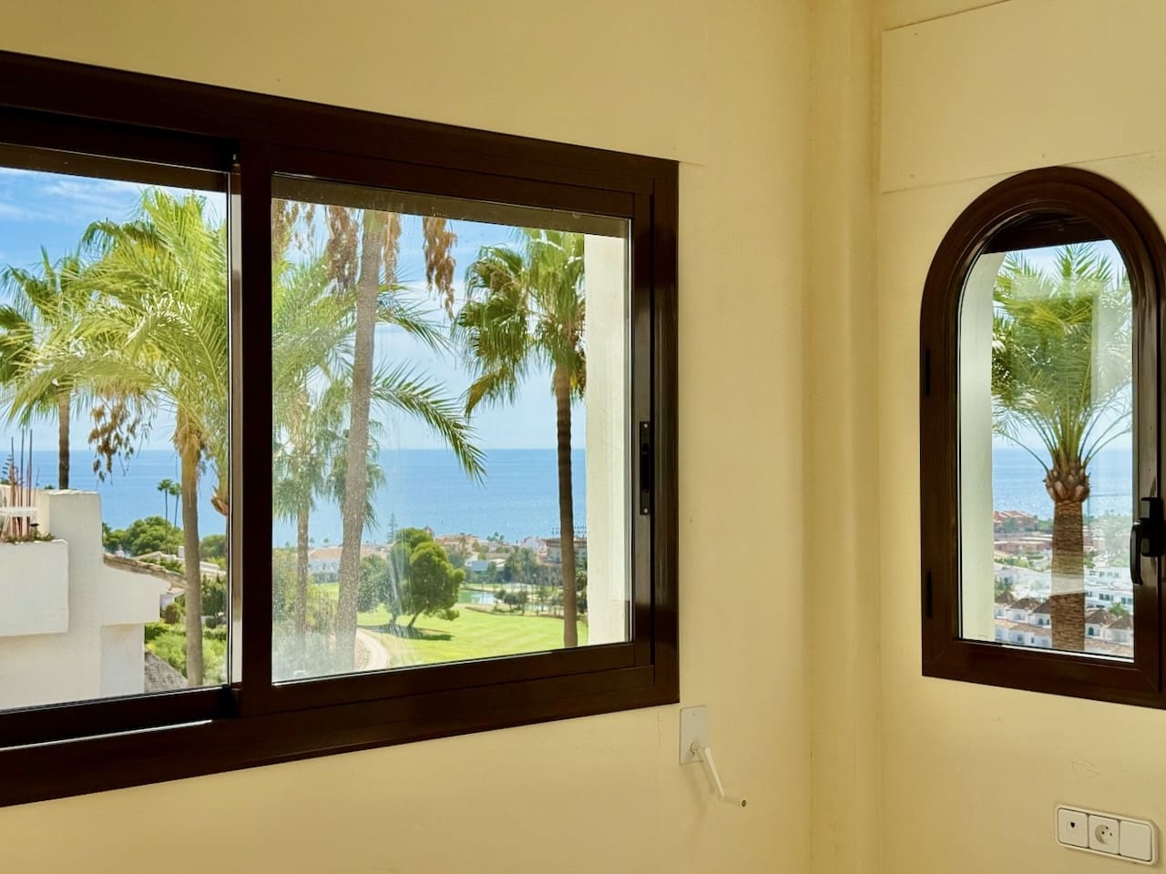 3 sypialnia Apartament na sprzedaż w La Duquesa / Puerto de la Duquesa z basenem garażem - 325 000 € (Ref: 9468148)