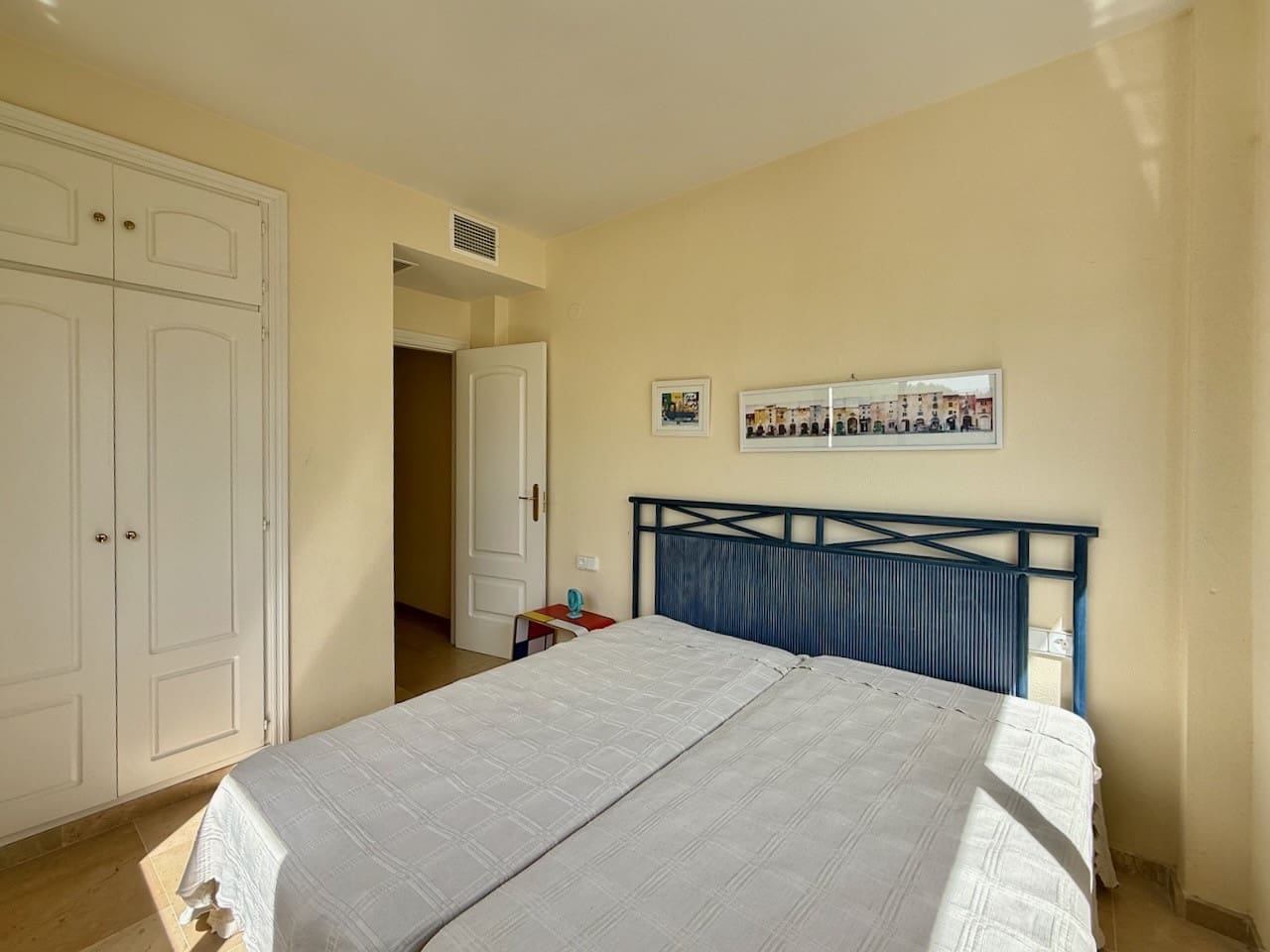 3 sypialnia Apartament na sprzedaż w La Duquesa / Puerto de la Duquesa z basenem garażem - 325 000 € (Ref: 9468148)