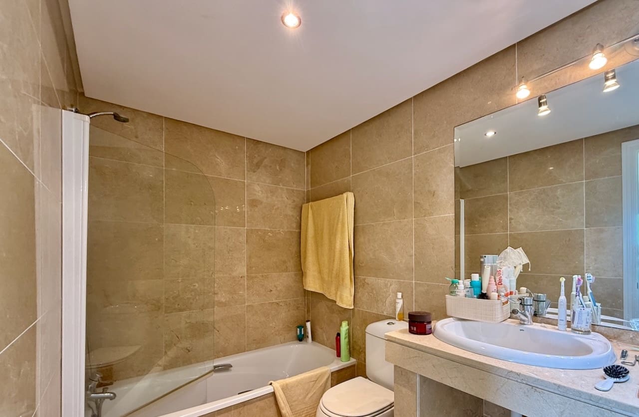 3 quarto Penthouse para venda em Manilva com piscina garagem - 690 000 € (Ref: 9468149)