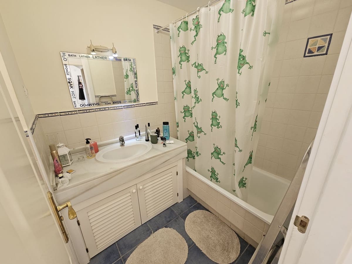 2 soverom Leilighet til salgs i Riviera del Sol med svømmebasseng garasje - € 325 000 (Ref: 9470492)