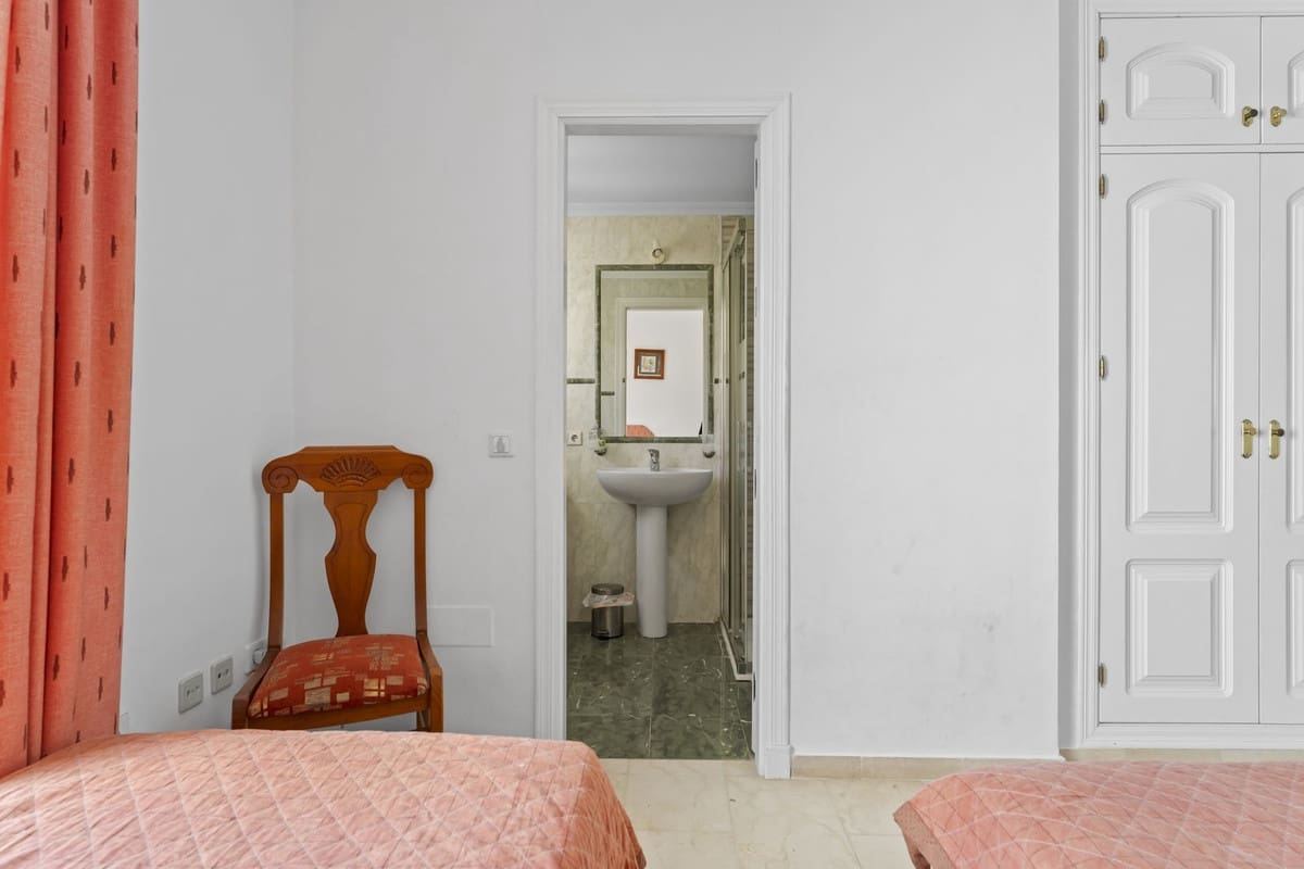 2 bedroom Apartment for sale in Mijas with pool garage - € 349,000 (Ref: 9470493)