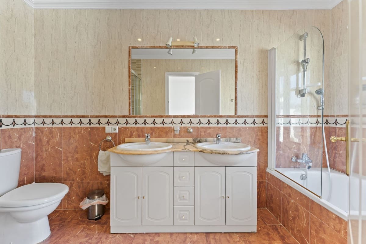 2 bedroom Apartment for sale in Mijas with pool garage - € 349,000 (Ref: 9470493)