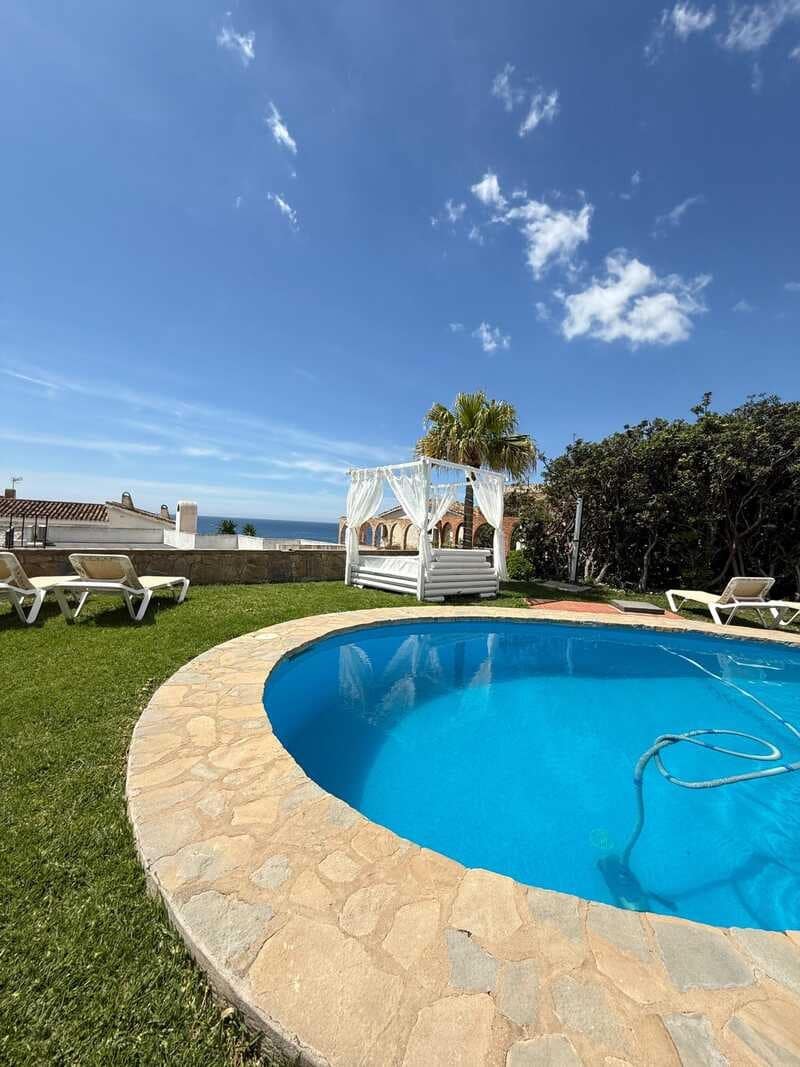 2 bedroom Villa for sale in Benalmadena with pool garage - € 820,000 (Ref: 9491097)