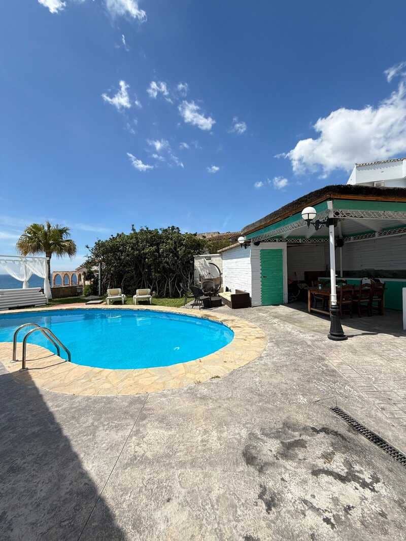 2 bedroom Villa for sale in Benalmadena with pool garage - € 820,000 (Ref: 9491097)