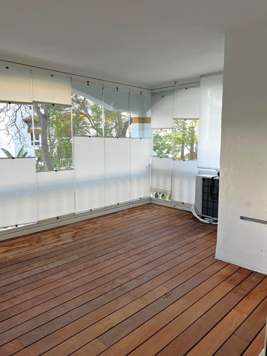 2 soverom Leilighet til salgs i Nueva Andalucia med svømmebasseng garasje - € 379 500 (Ref: 9491099)