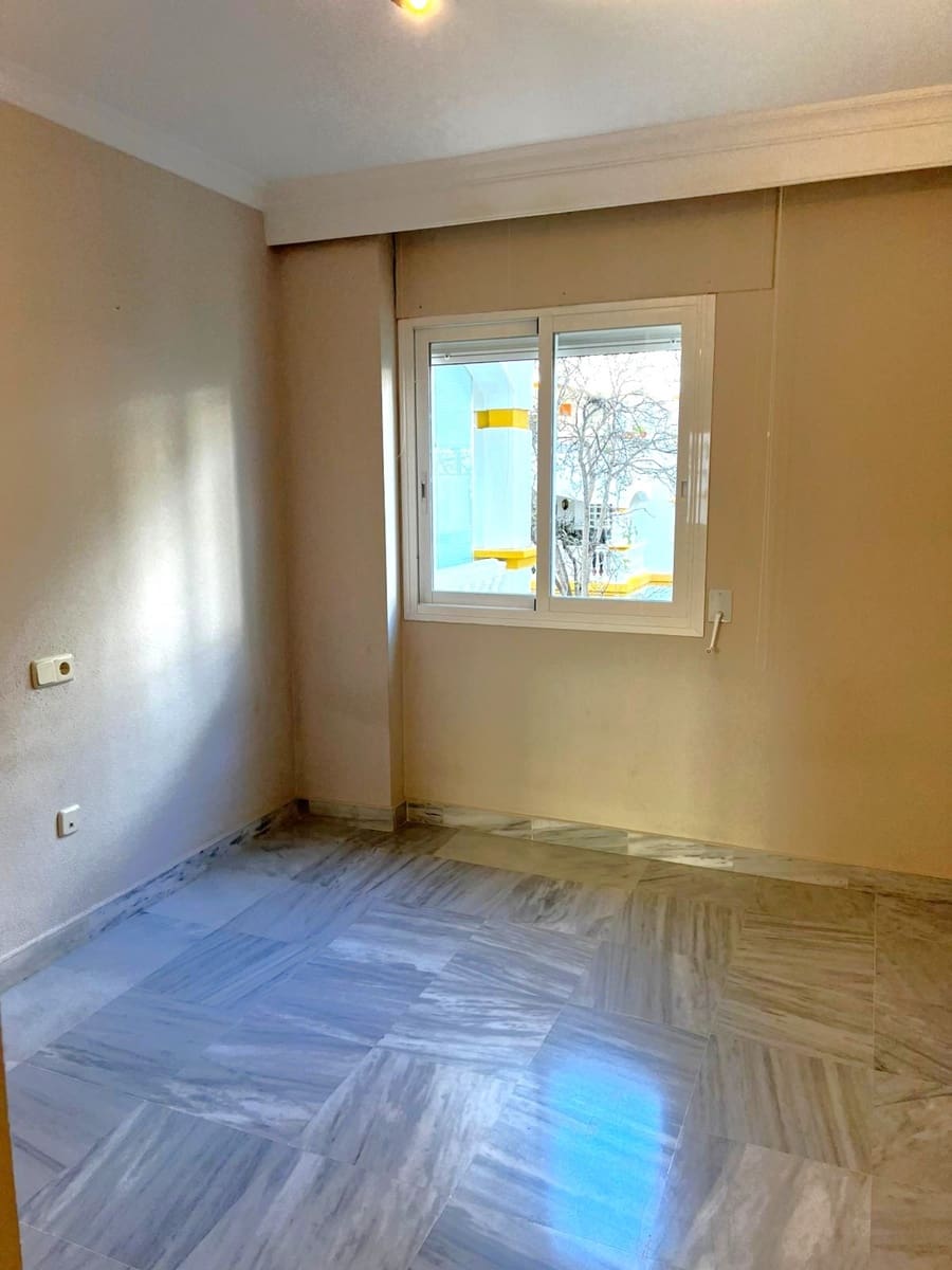 2 soverom Leilighet til salgs i Nueva Andalucia med svømmebasseng garasje - € 379 500 (Ref: 9491099)