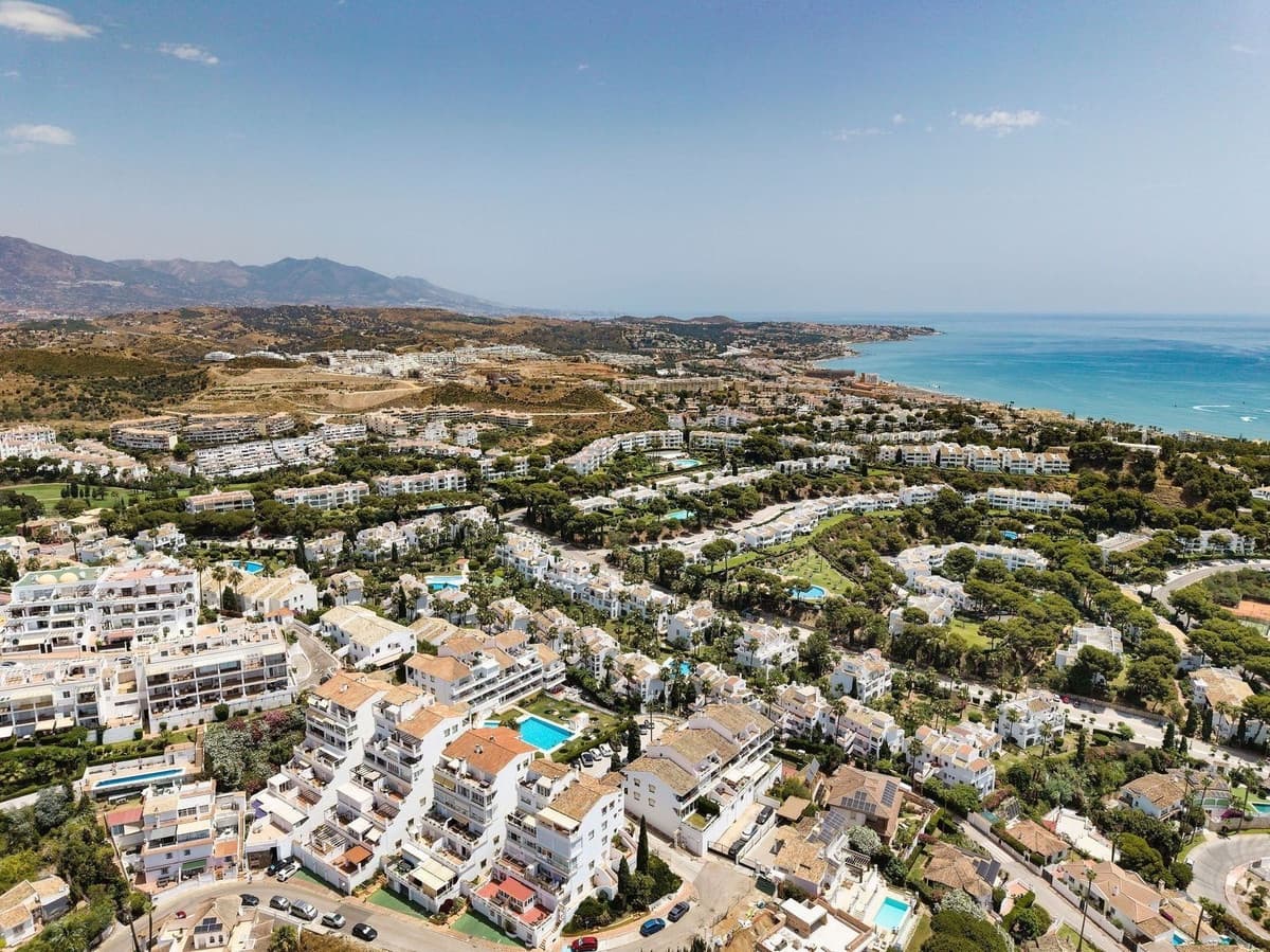 Ático de 1 habitación en Riviera del Sol en venta con piscina garaje - 295.000 € (Ref: 9513131)