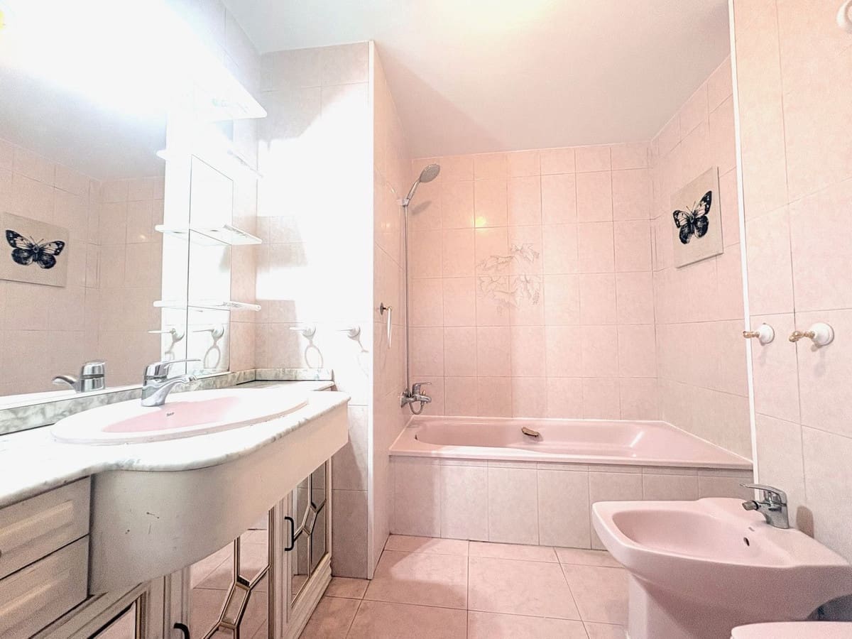 Apartamento de 3 habitaciones en San Pedro de Alcantara en venta - 349.000 € (Ref: 9526160)