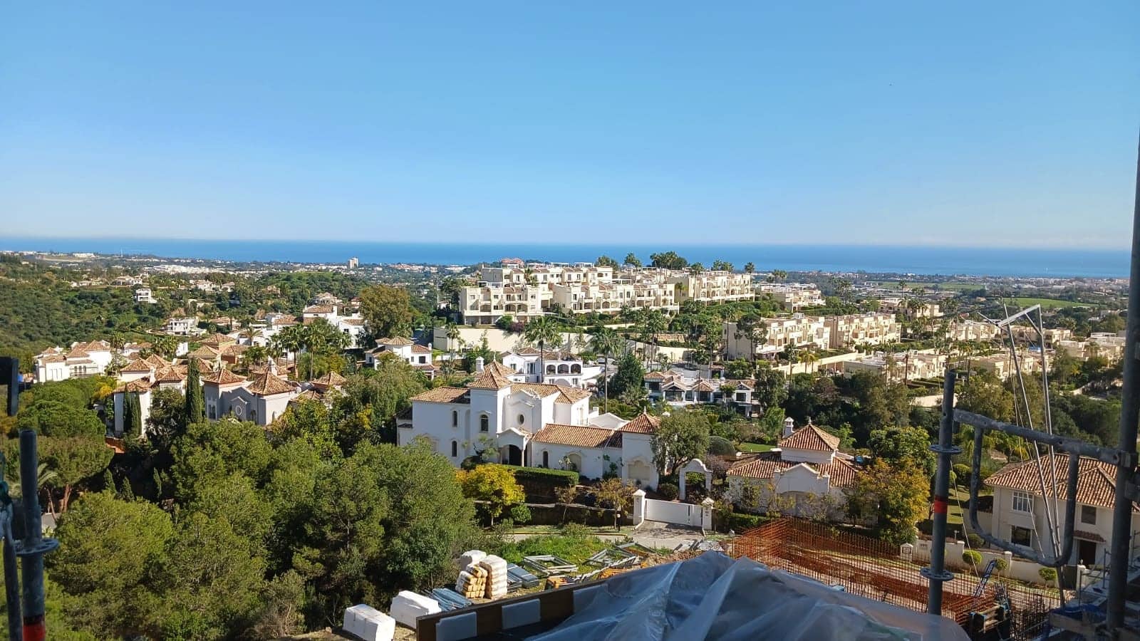 3 makuuhuone Huoneisto myytävänä paikassa La Quinta mukana uima-altaan 
autotalli - 1 550 000 € (Ref: 9533237)