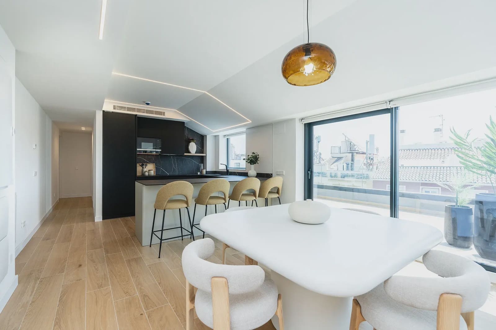 3 bedroom Apartment for sale in Fuengirola with pool garage - € 1,550,000 (Ref: 9533239)