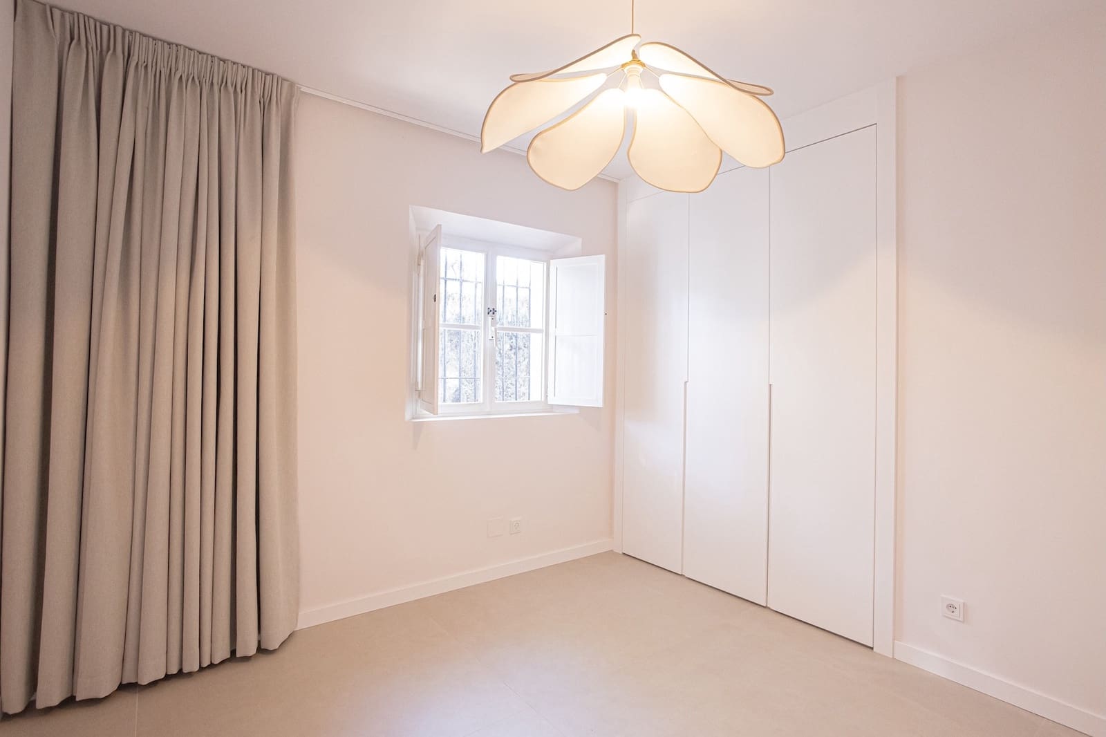 4 soveværelse Villa til salg i El Paraiso med swimmingpool garage - € 2.495.000 (Ref: 9533240)