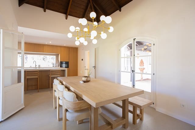 4 soveværelse Villa til salg i El Paraiso, Estepona med swimmingpool garage - € 2.495.000 (Ref: 9533240)