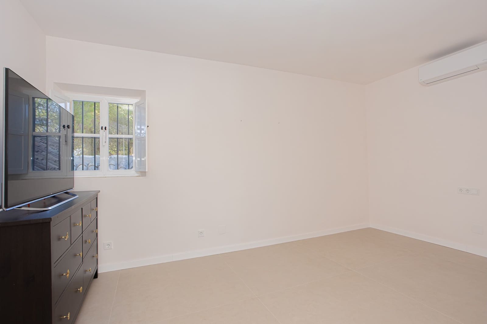 4 soveværelse Villa til salg i El Paraiso med swimmingpool garage - € 2.495.000 (Ref: 9533240)