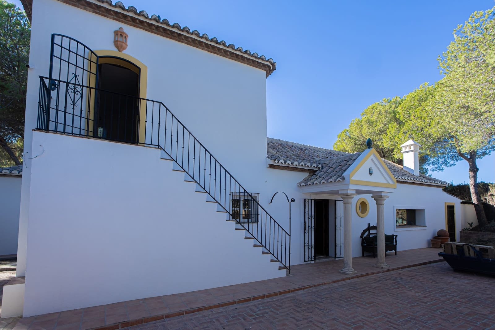 4 soveværelse Villa til salg i El Paraiso med swimmingpool garage - € 2.495.000 (Ref: 9533240)