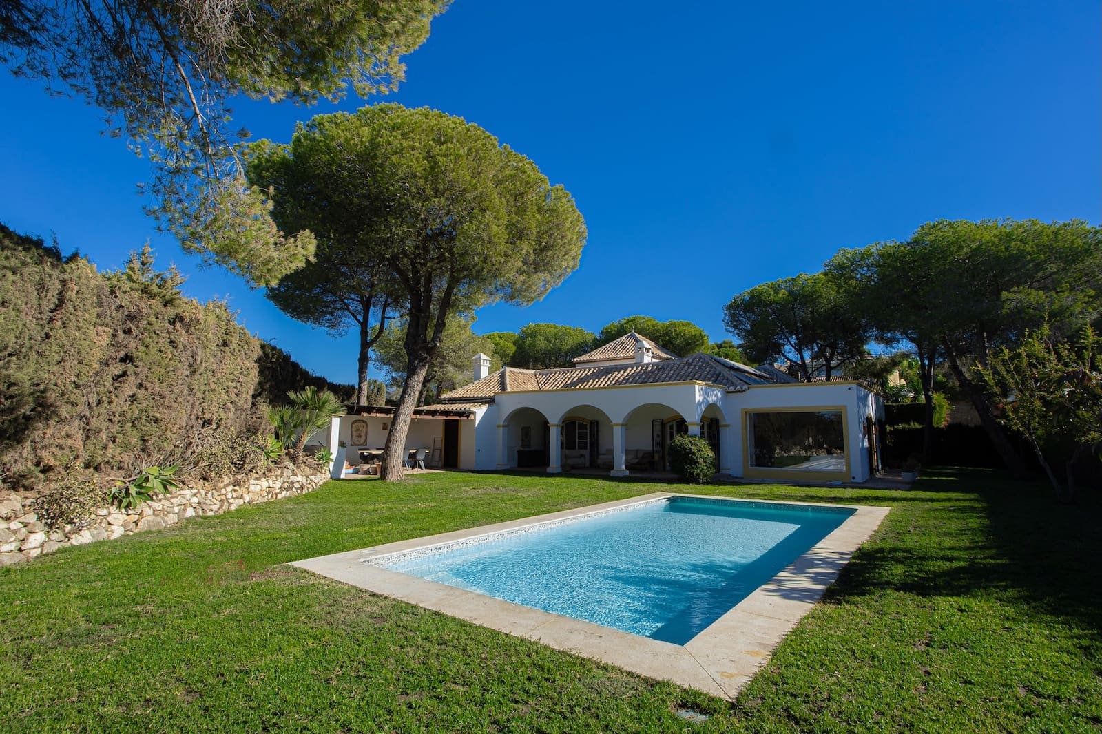 4 soveværelse Villa til salg i El Paraiso med swimmingpool garage - € 2.495.000 (Ref: 9533240)