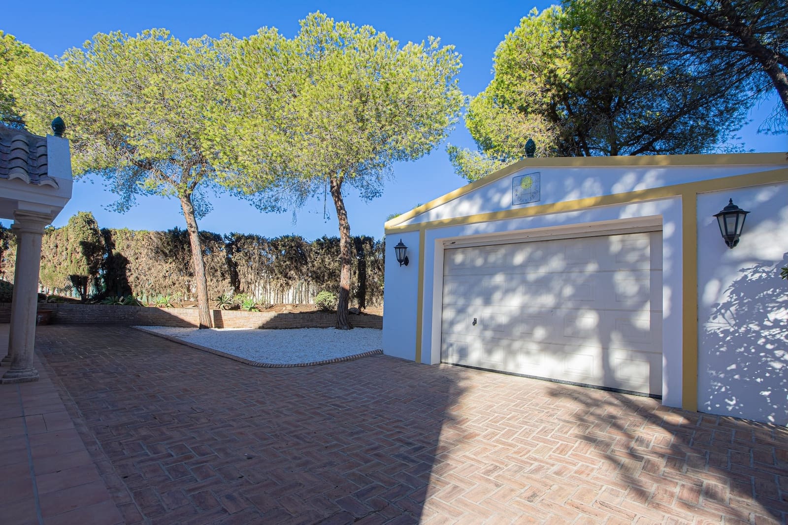 4 soveværelse Villa til salg i El Paraiso med swimmingpool garage - € 2.495.000 (Ref: 9533240)