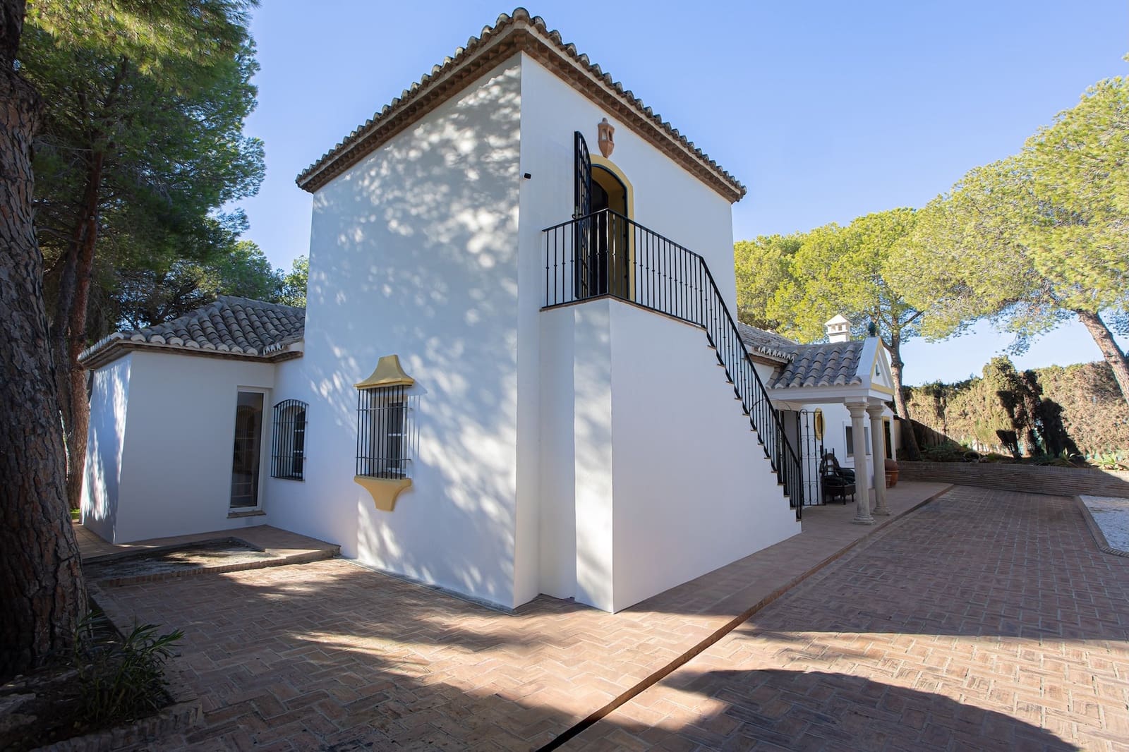 4 soveværelse Villa til salg i El Paraiso med swimmingpool garage - € 2.495.000 (Ref: 9533240)