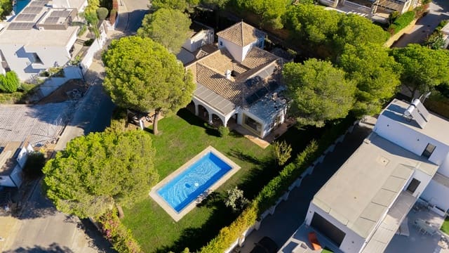 4 soveværelse Villa til salg i El Paraiso, Estepona med swimmingpool garage - € 2.495.000 (Ref: 9533240)