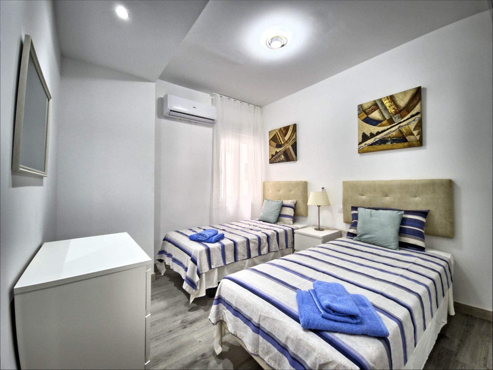 2 bedroom Apartment for sale in Marbella with pool - € 450,000 (Ref: 9533241)