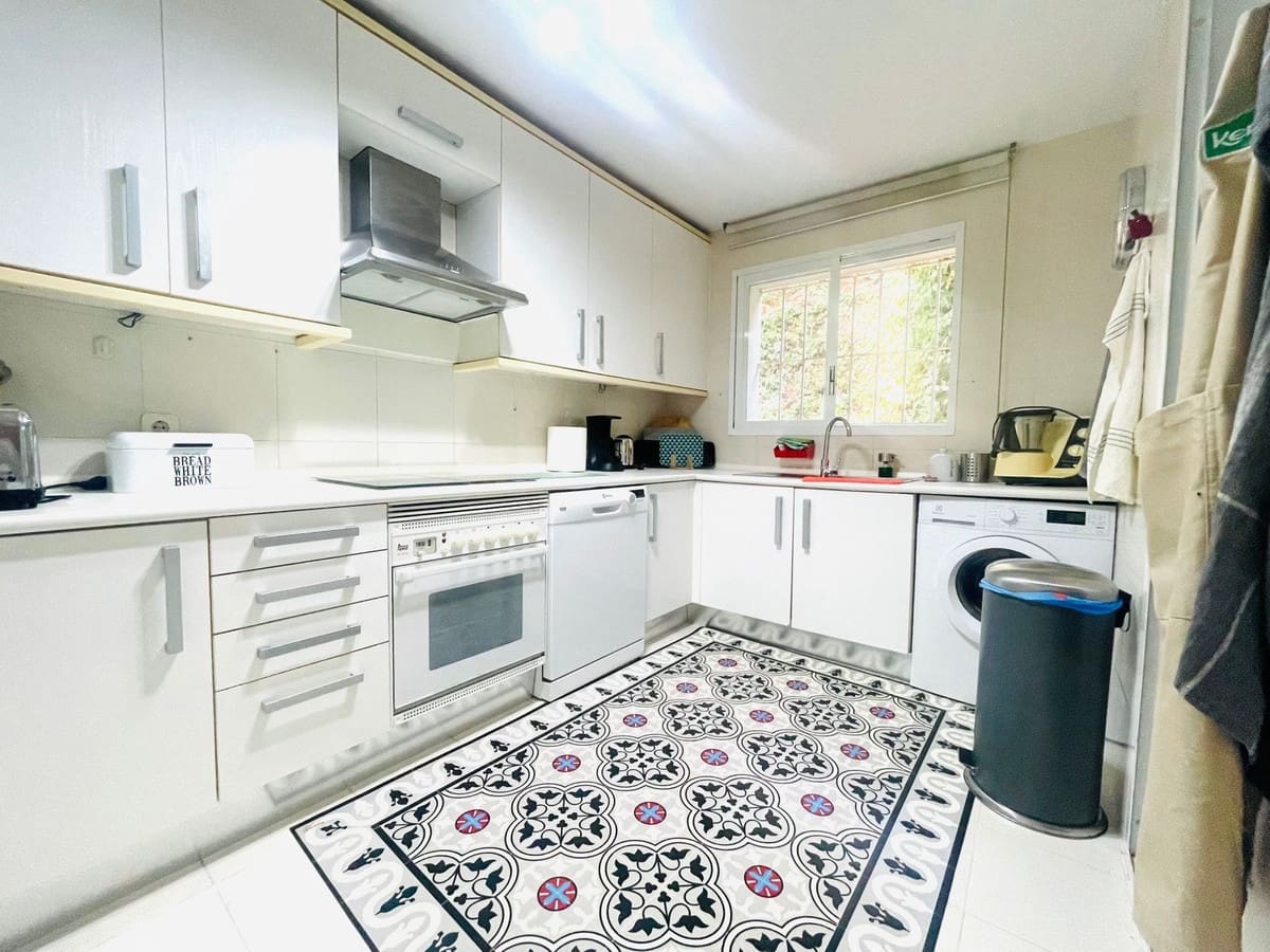 2 soverom Leilighet til salgs i La Quinta med svømmebasseng garasje - € 365 000 (Ref: 9533243)