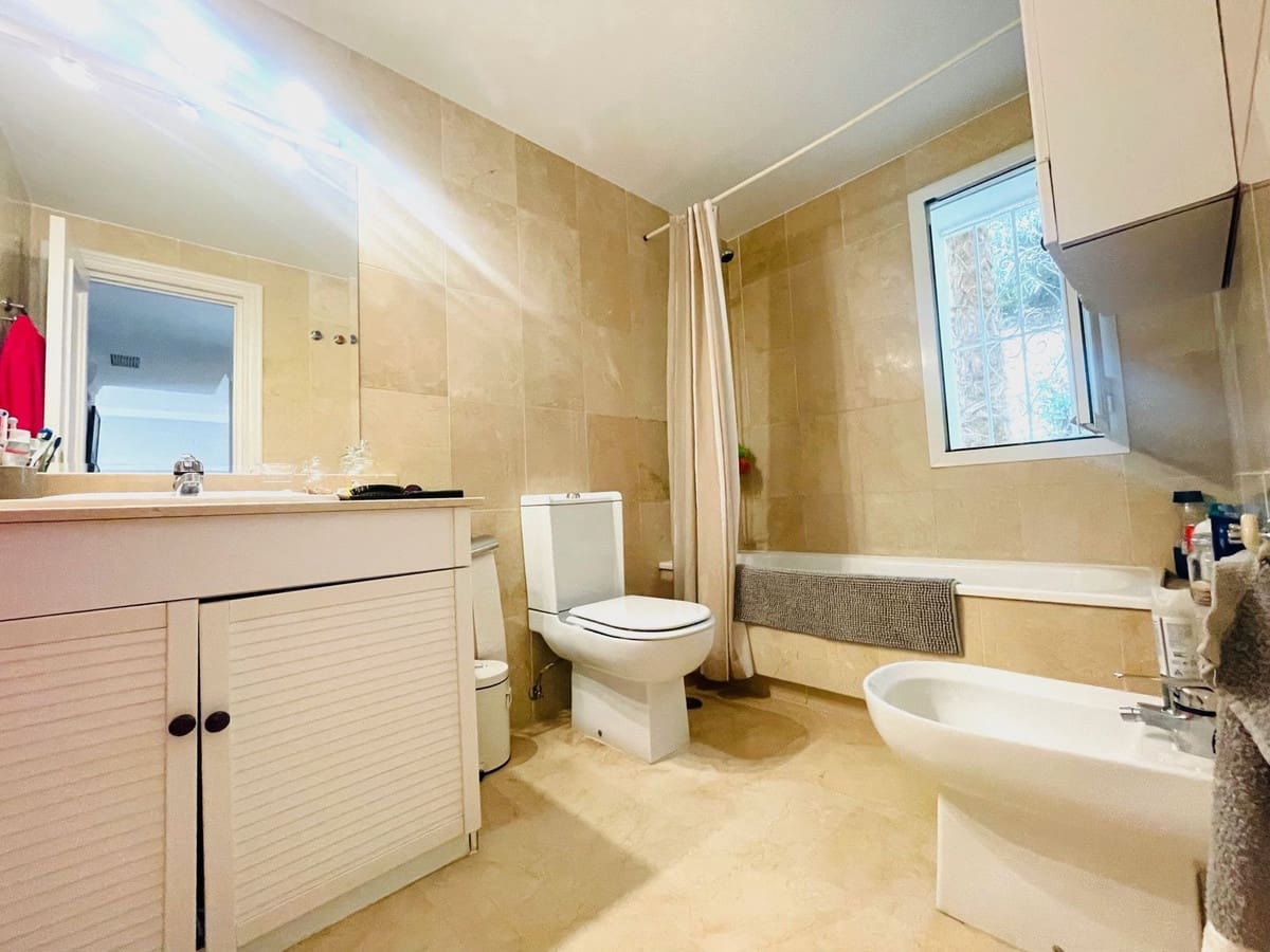 2 soverom Leilighet til salgs i La Quinta med svømmebasseng garasje - € 365 000 (Ref: 9533243)