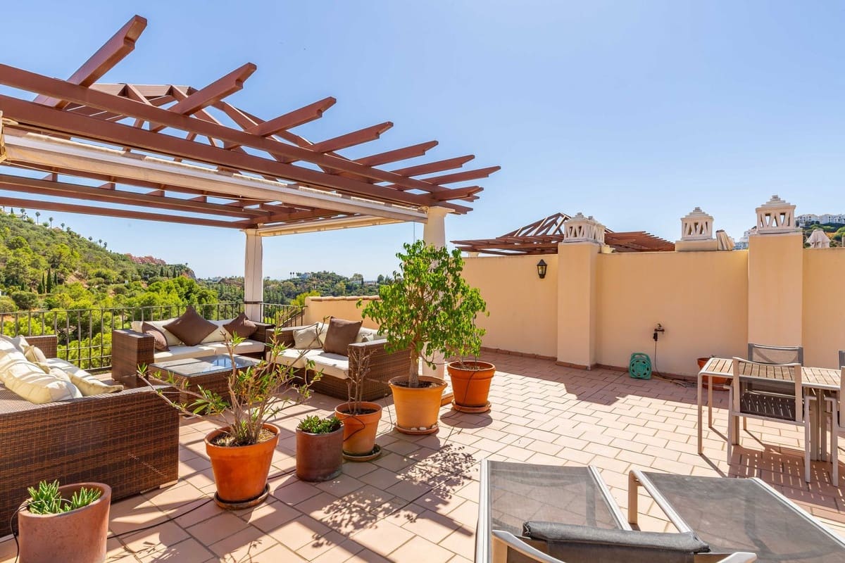 2 quarto Penthouse para venda em Los Arqueros com piscina garagem - 449 000 € (Ref: 9533244)